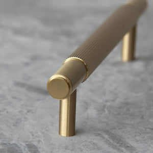 Riblo Ribbed Handle in Satin Brass - Detail